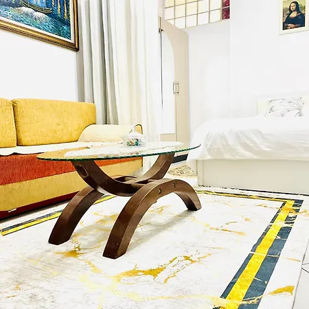 Center Apartment *